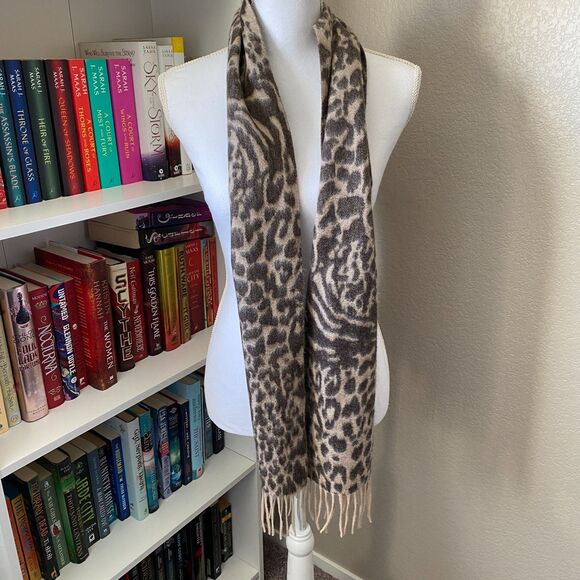 CHARTER CLUB 100% Cashmere Leopard Print Fringe Scarf - Picture 3 of 4